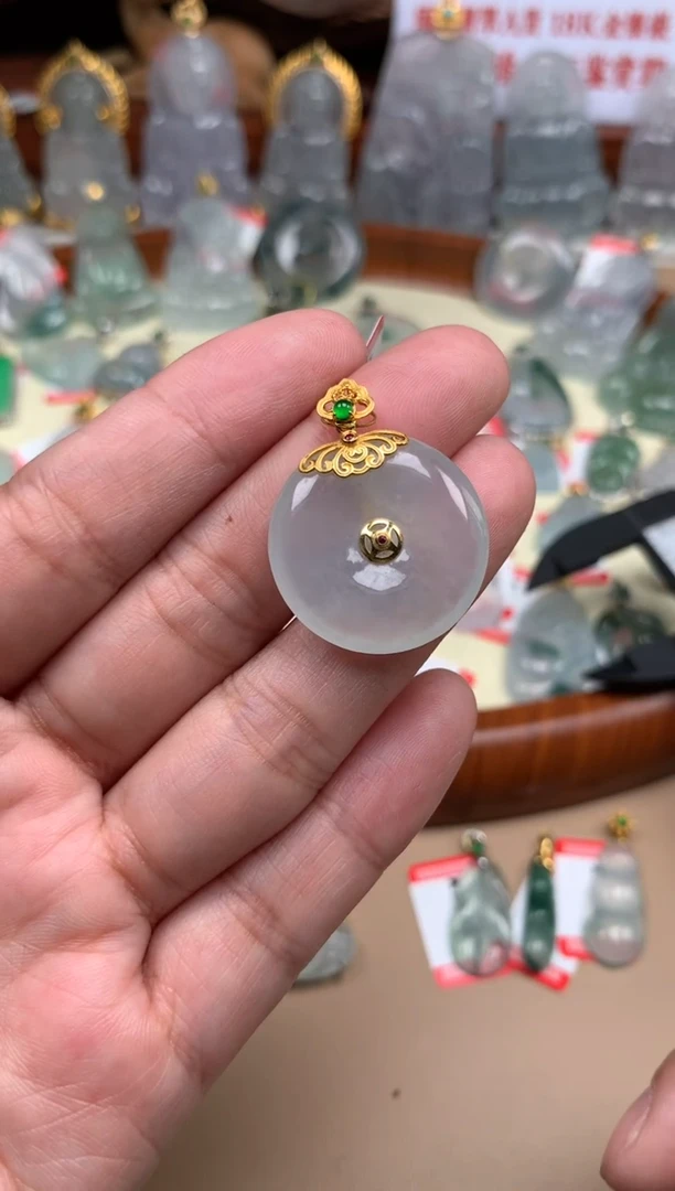 【闪购商品】翡翠颈饰18K金镶嵌平安扣