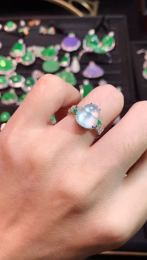 18K金镶嵌戒指翡翠高冰玻茅台白葫芦戒指