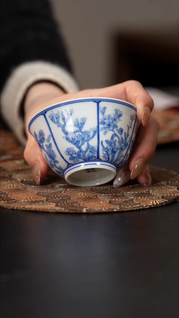 【闪购商品】杯看山柴窑青花开窗花卉
