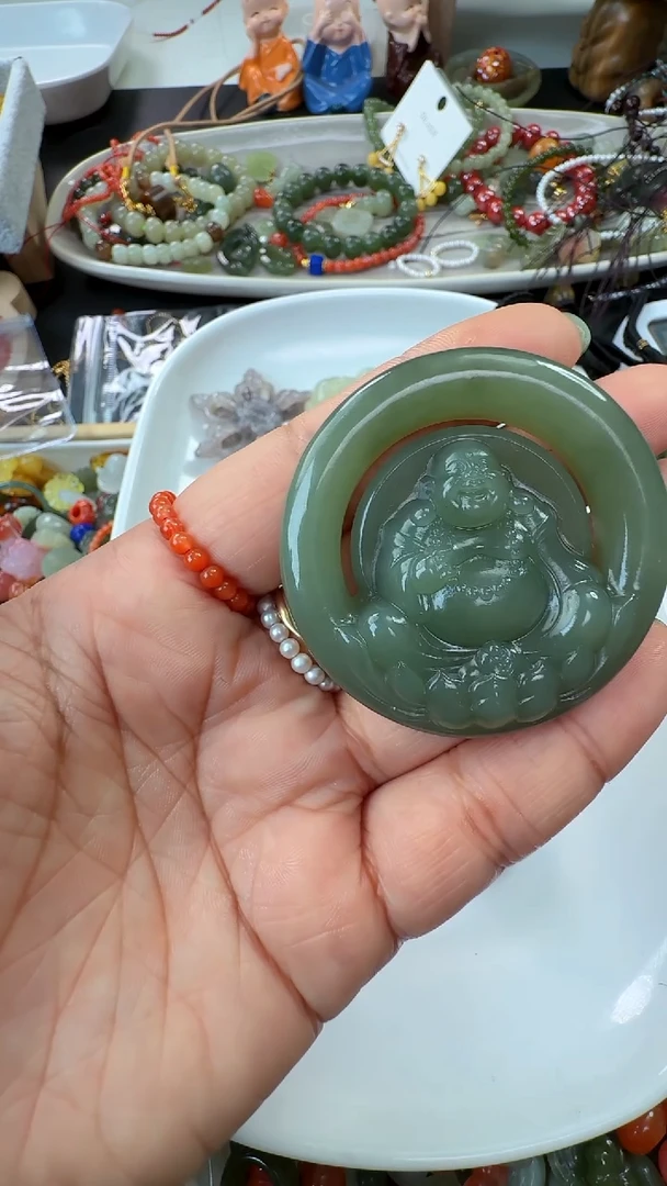 颈饰未镶嵌和田玉小**姐140一个微瑕小赖