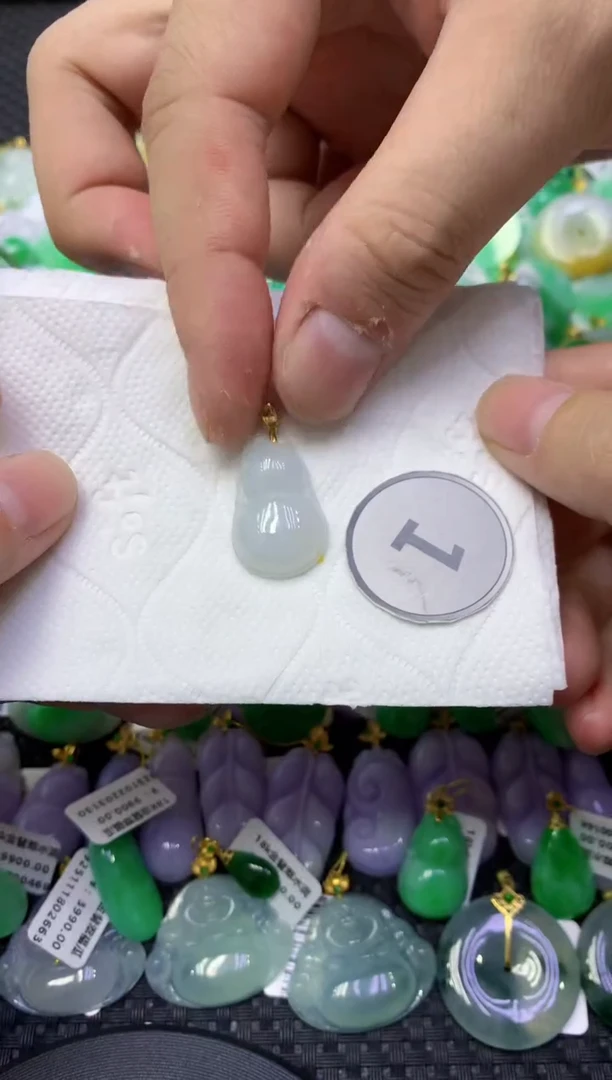 颈饰未镶嵌翡翠天然缅甸翡翠A货