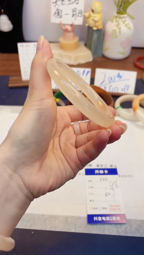 【闪购商品】石英质玉手镯未镶嵌220-美人条藕粉-圈口62