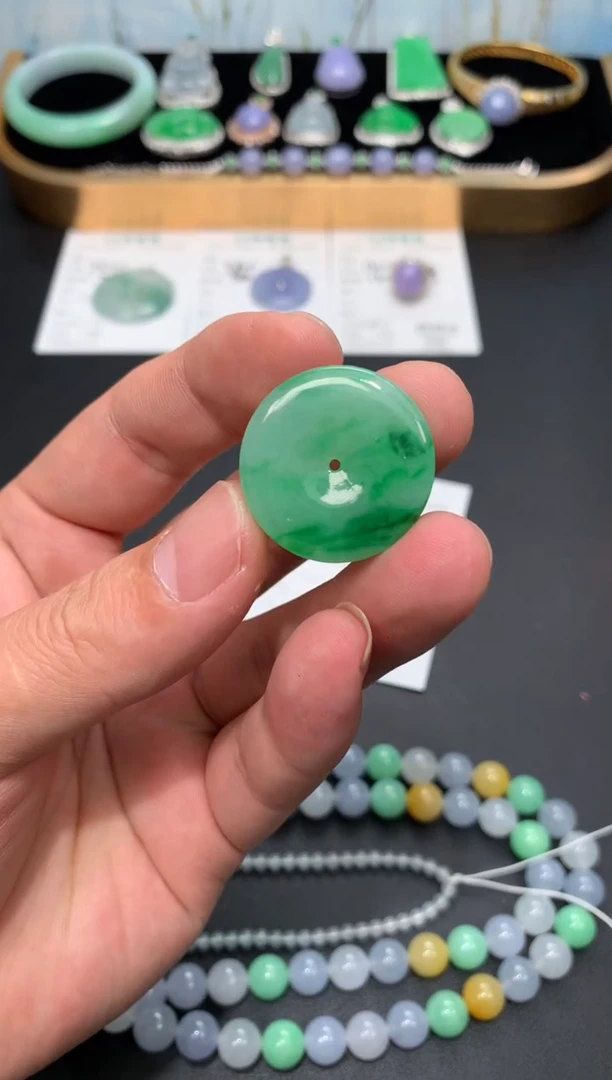未镶嵌定制翡翠48小时鉴赏期 退货不扣服务费