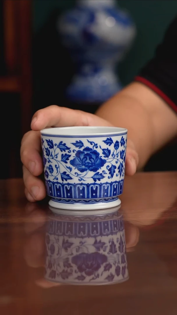 晓月窑青花缠枝牡丹