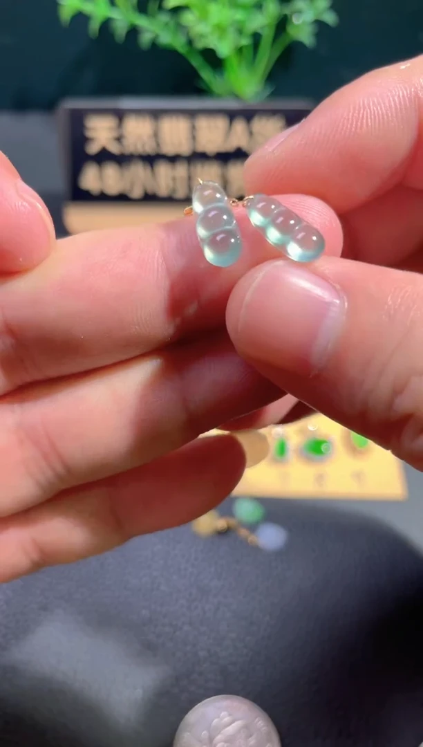 颈饰18K金镶嵌翡翠翡翠