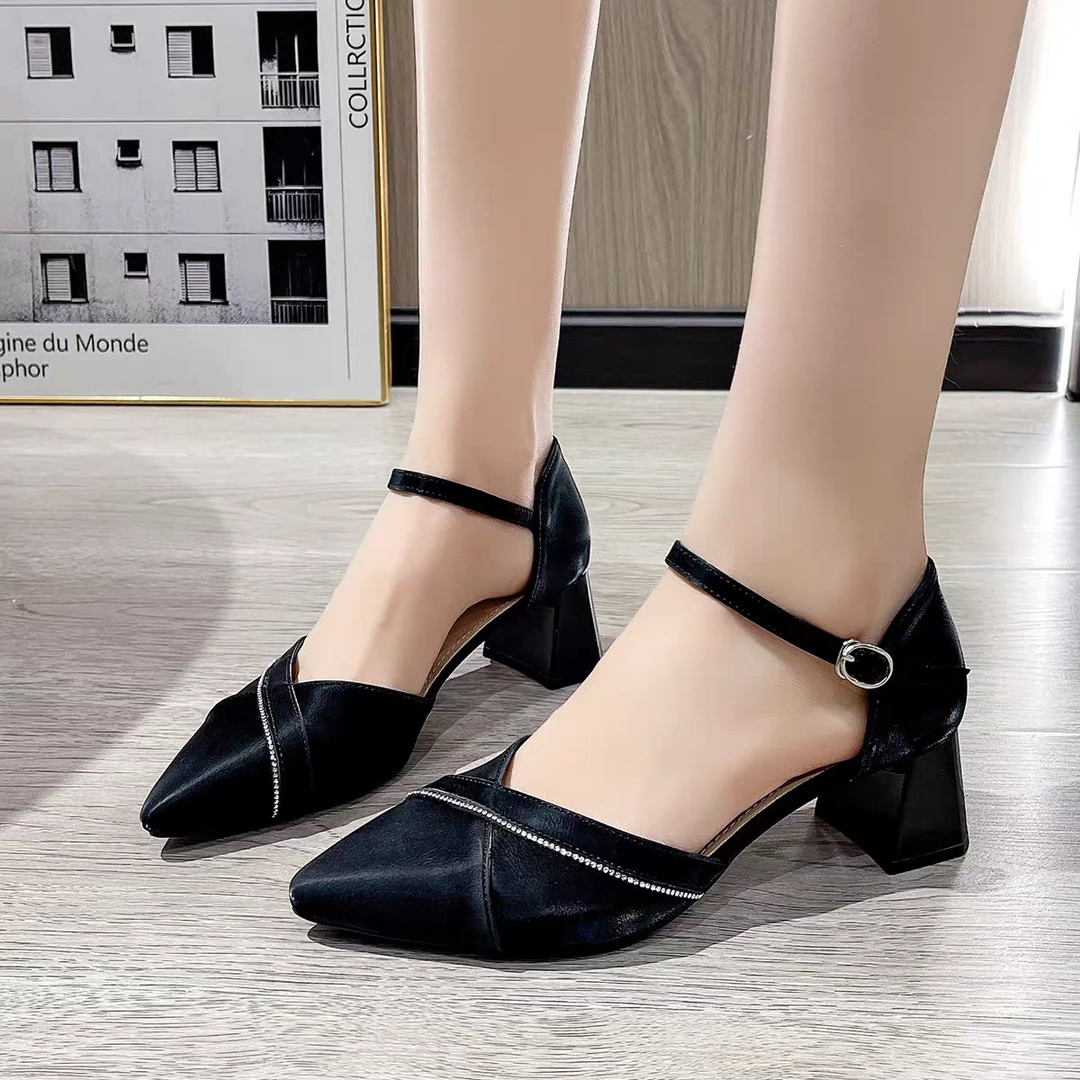 凉鞋女夏新款粗跟包头凉鞋 一字式扣带气质法式单鞋7068C