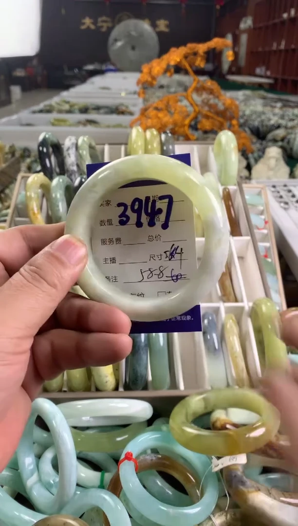 蛇纹石玉未镶嵌手镯3947