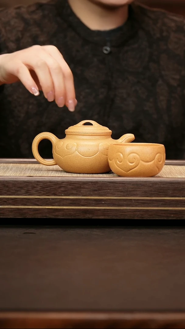 茶壶紫砂老宕口黄金段 仿古如意 ＋如意杯  范亮