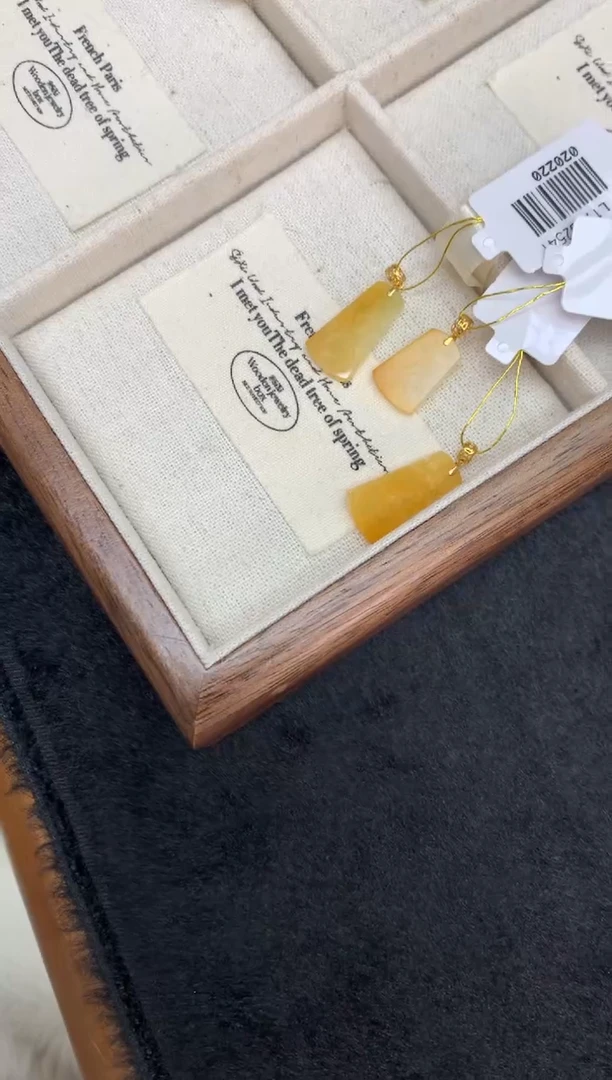 【闪购商品】翡翠颈饰18K金镶嵌无事牌 多样性发（1件）