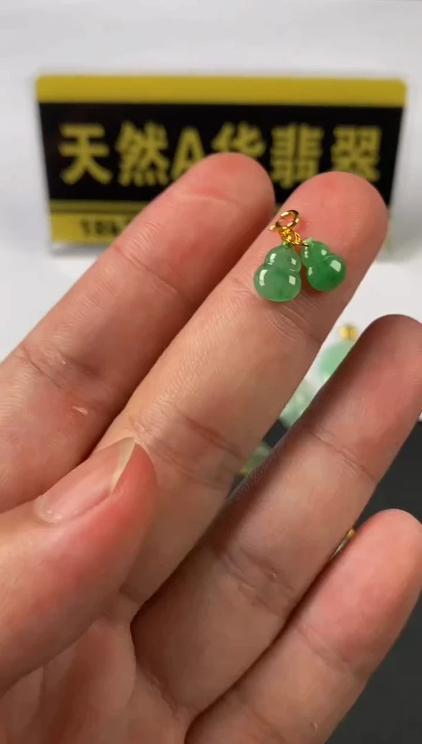 翡翠18K金镶嵌颈饰天然A货翡翠