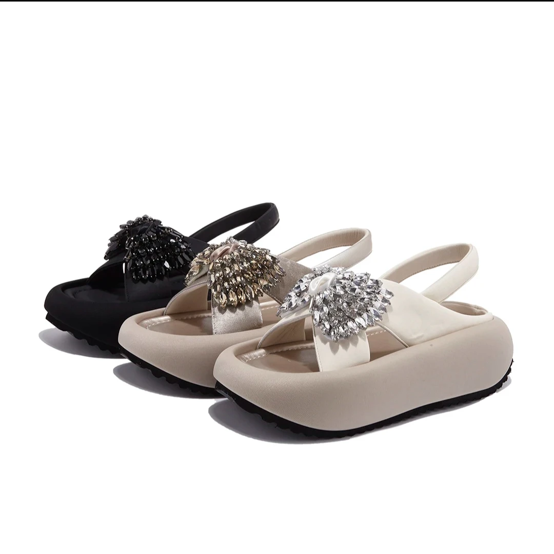 2025夏季新款时尚百搭厚底时装凉鞋女水钻蝴蝶结沙滩凉拖鞋