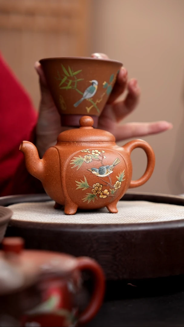 【闪购商品】紫砂茶壶琥珀金砂四足鼎盛花鸟泥绘款+杯