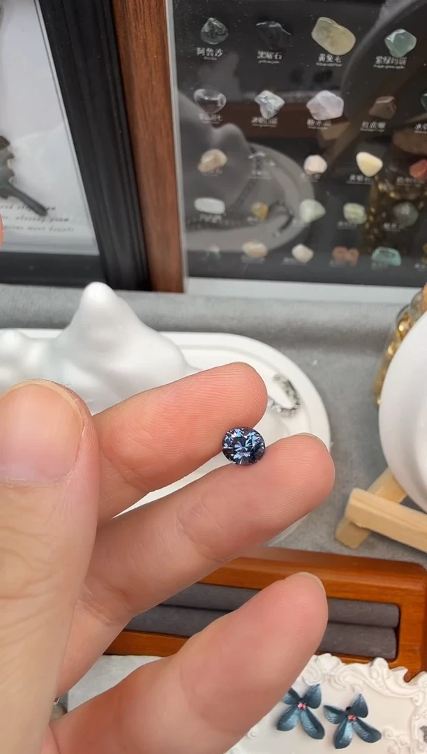 未镶嵌椭圆尖晶石1ct-A731