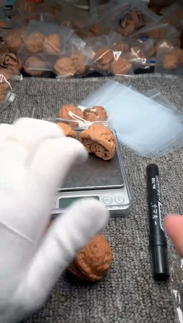 【闪购商品】文玩核桃吊坠白狮子