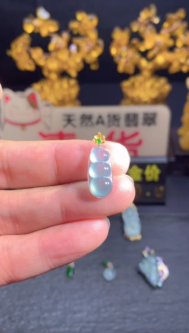 翡翠18K金镶嵌颈饰