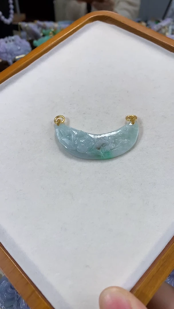 颈饰未镶嵌翡翠吊坠