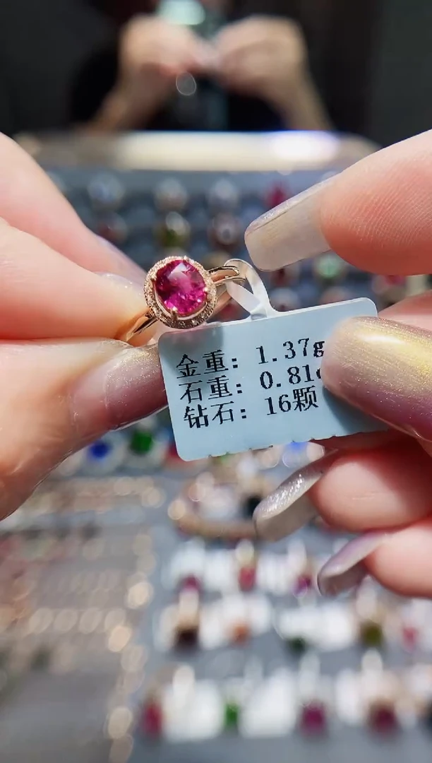 红宝石戒指18K金镶嵌0.81.
