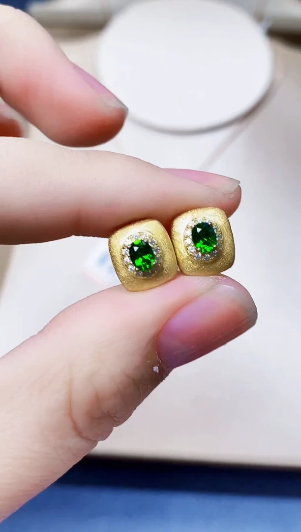 银S925镶嵌透辉石耳钉天然