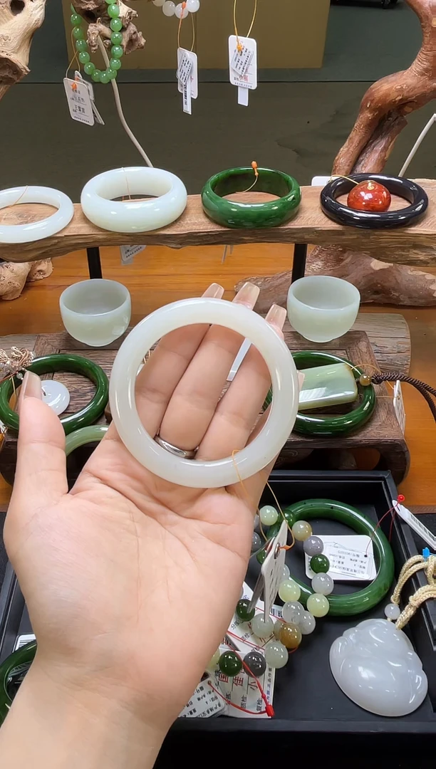 未镶嵌手镯和田玉黑山料 56+圈