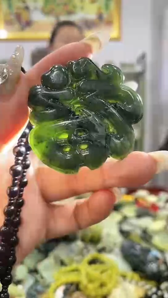 岫玉未镶嵌吊坠