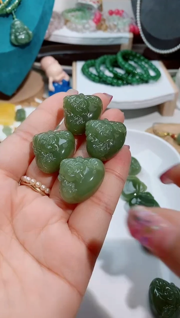 和田玉未镶嵌吊坠(不含链)B4财爷多样性发其一