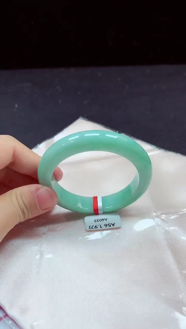 【闪购商品】翡翠手镯未镶嵌镯子56+