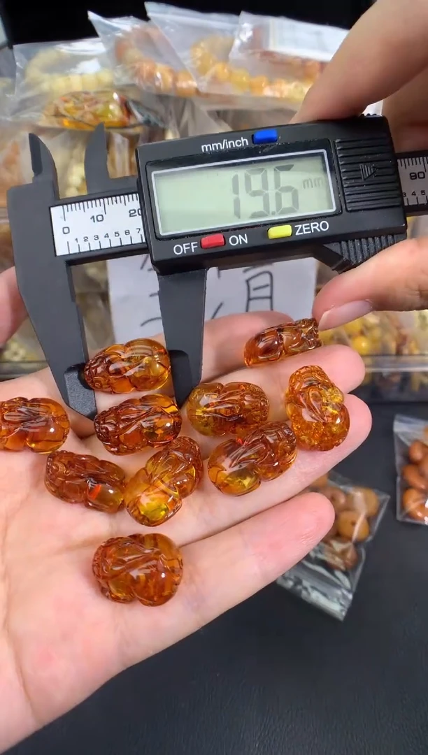 蜜蜡未镶嵌珠宝奇石多样性发一件