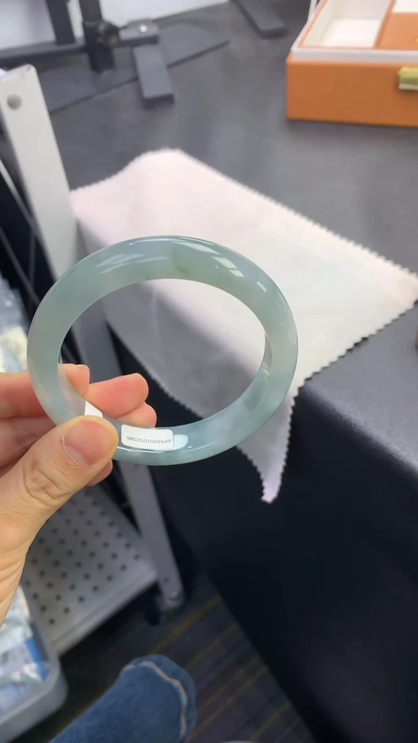 未镶嵌手镯翡翠退货需手镯吊牌标签完好