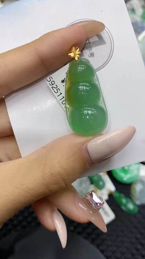 颈饰18K金镶嵌翡翠111111111111