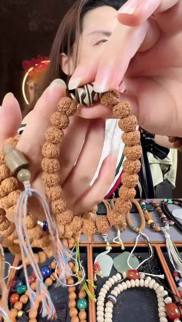 金刚菩提手串红皮平细纹手串