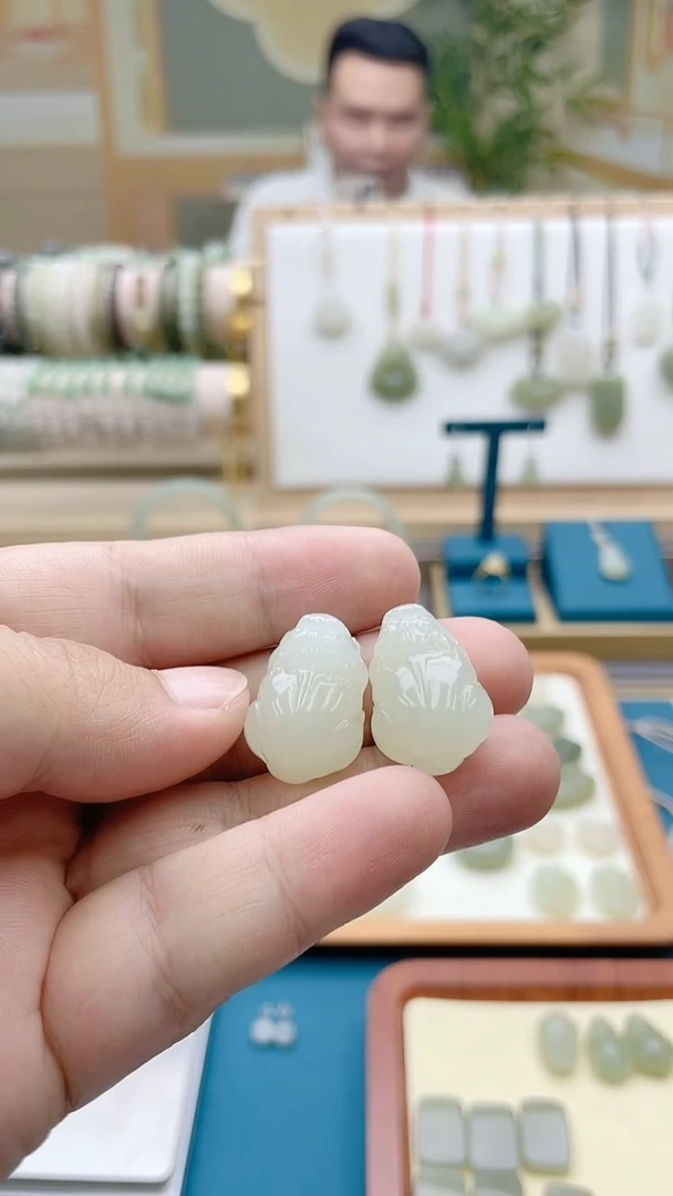 和田玉未镶嵌吊坠(不含链)福利款约卡23MM貔貅，多样性发一件