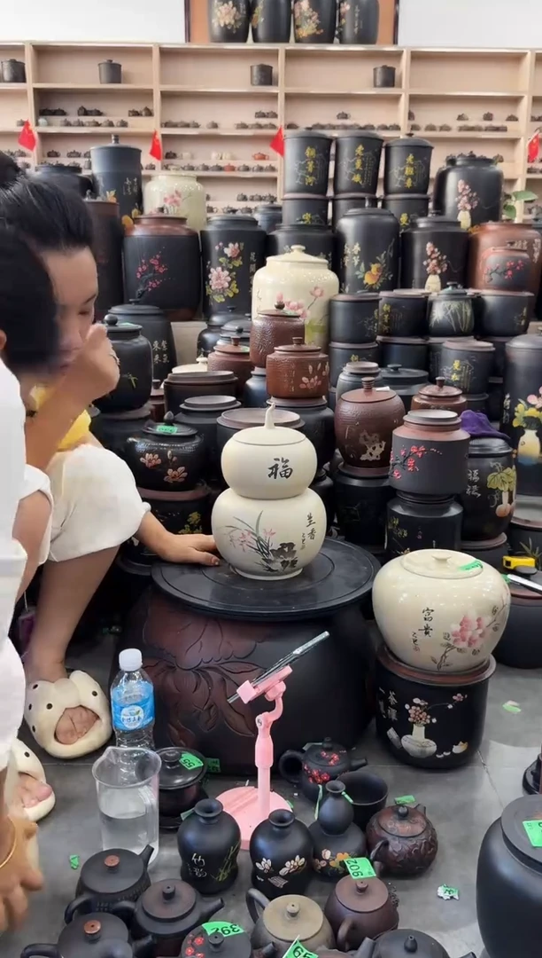 瑕疵茶叶罐   彩填白泥葫芦   776
