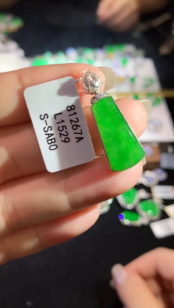 翡翠18K金镶嵌吊坠(不含链)L1529多样性发其一