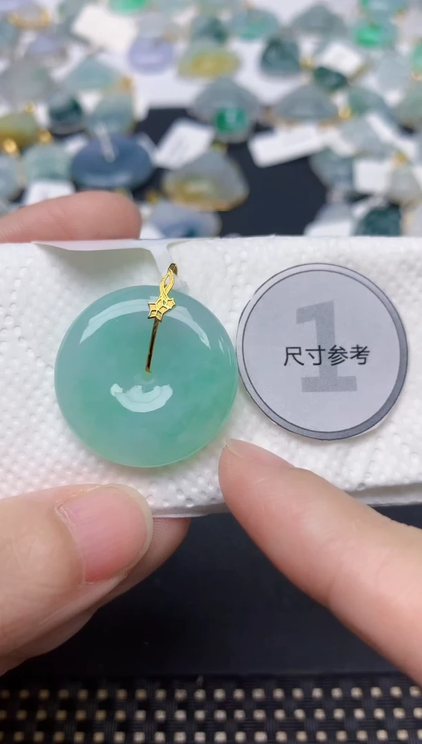 颈饰18K金镶嵌翡翠天然缅甸A货翡翠