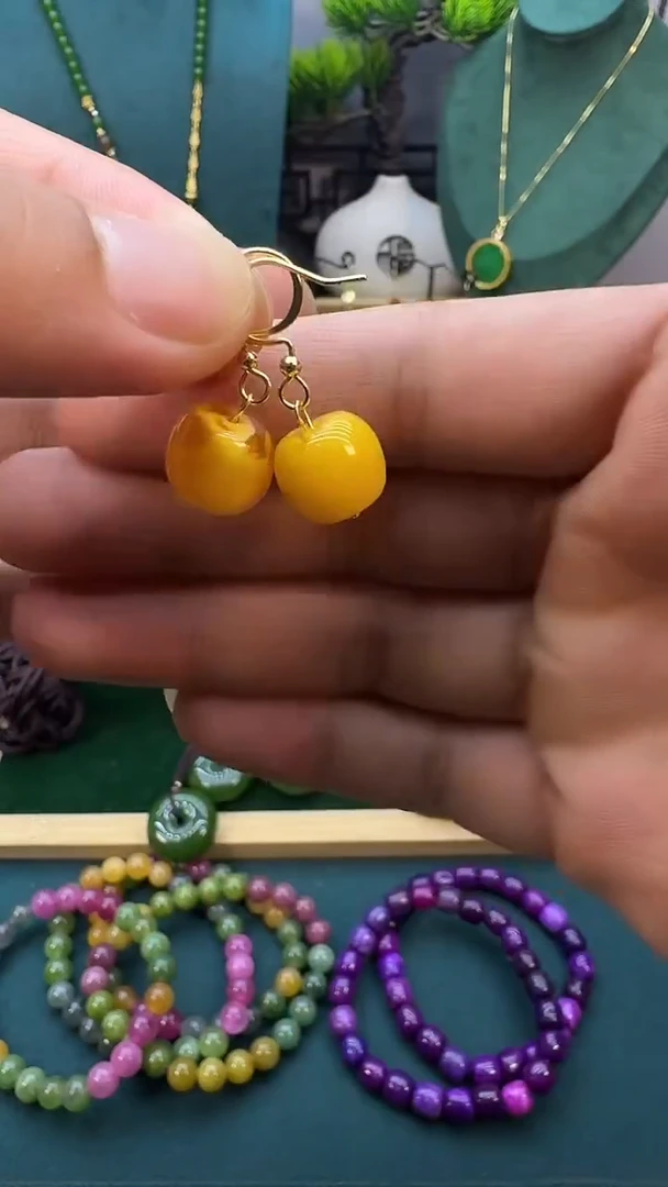 14K金镶嵌蜜蜡耳饰E01