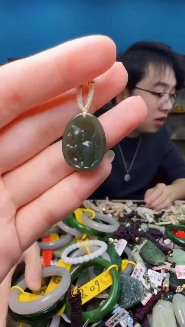 颈饰未镶嵌和田玉1