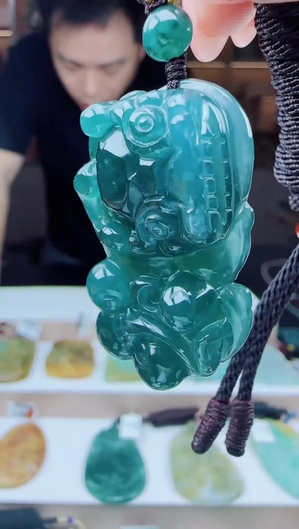 颈饰未镶嵌翡翠多样性发其一   貔貅