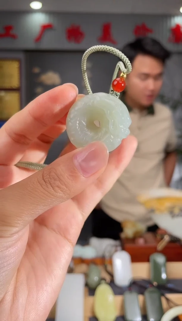 和田玉未镶嵌颈饰1