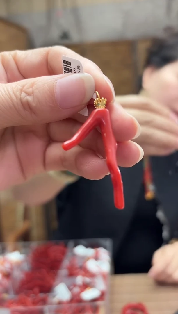 颈饰未镶嵌南红玛瑙一物一图树杈