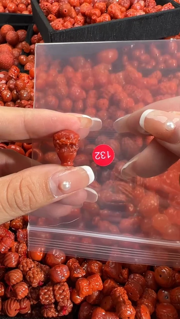 颈饰未镶嵌南红玛瑙1