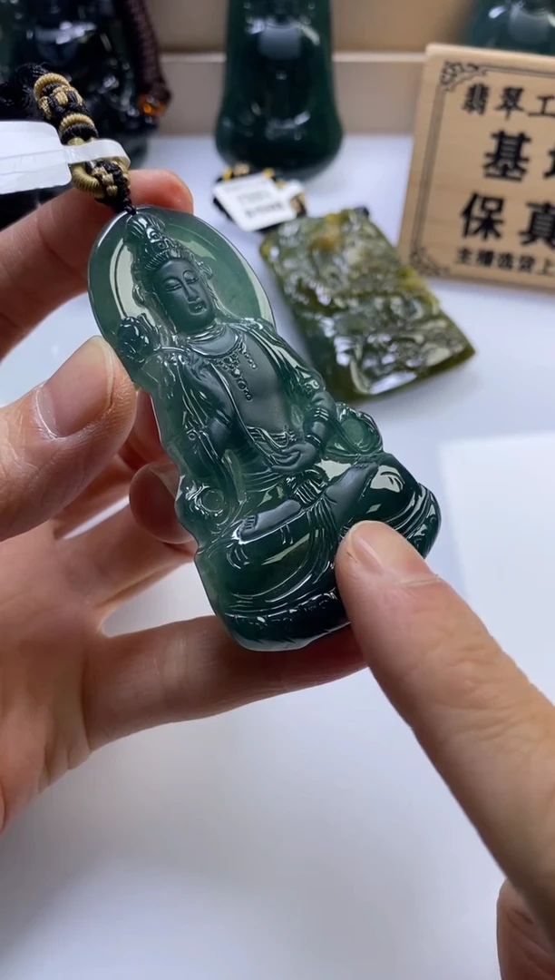 颈饰未镶嵌翡翠