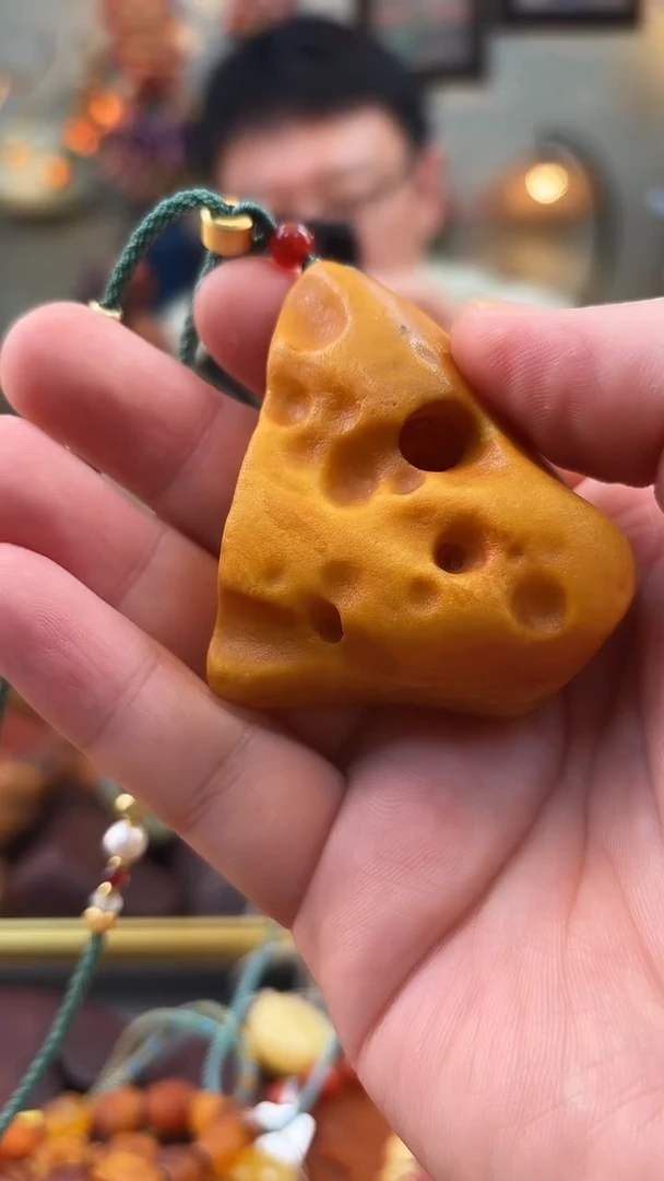 未镶嵌颈饰琥珀吊坠