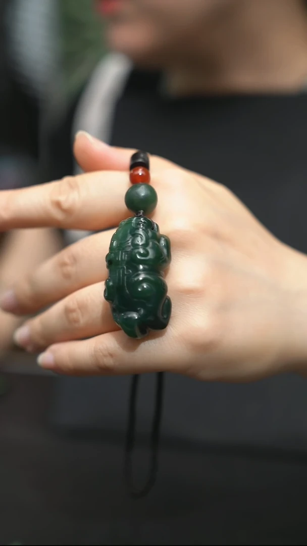 颈饰未镶嵌和田玉商虎