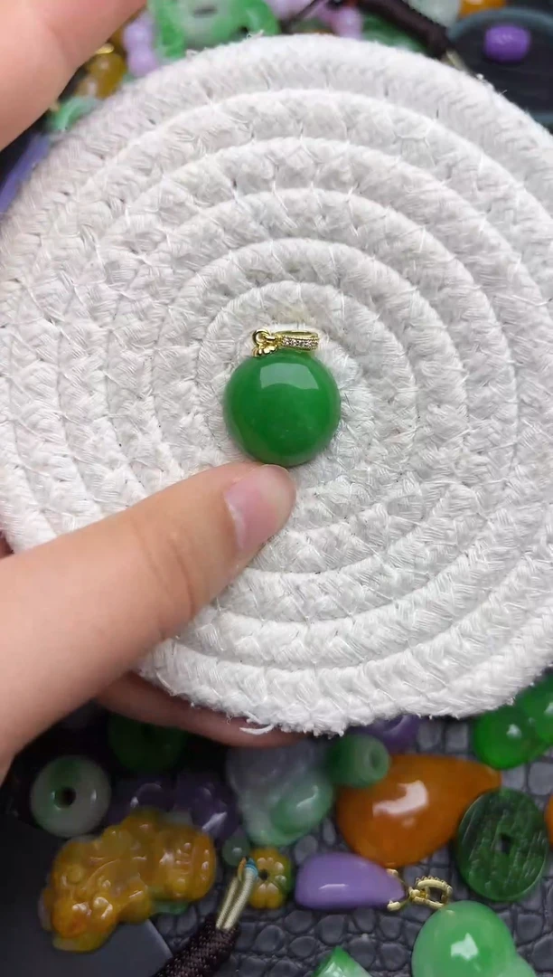 颈饰未镶嵌翡翠缅甸翡翠吊坠