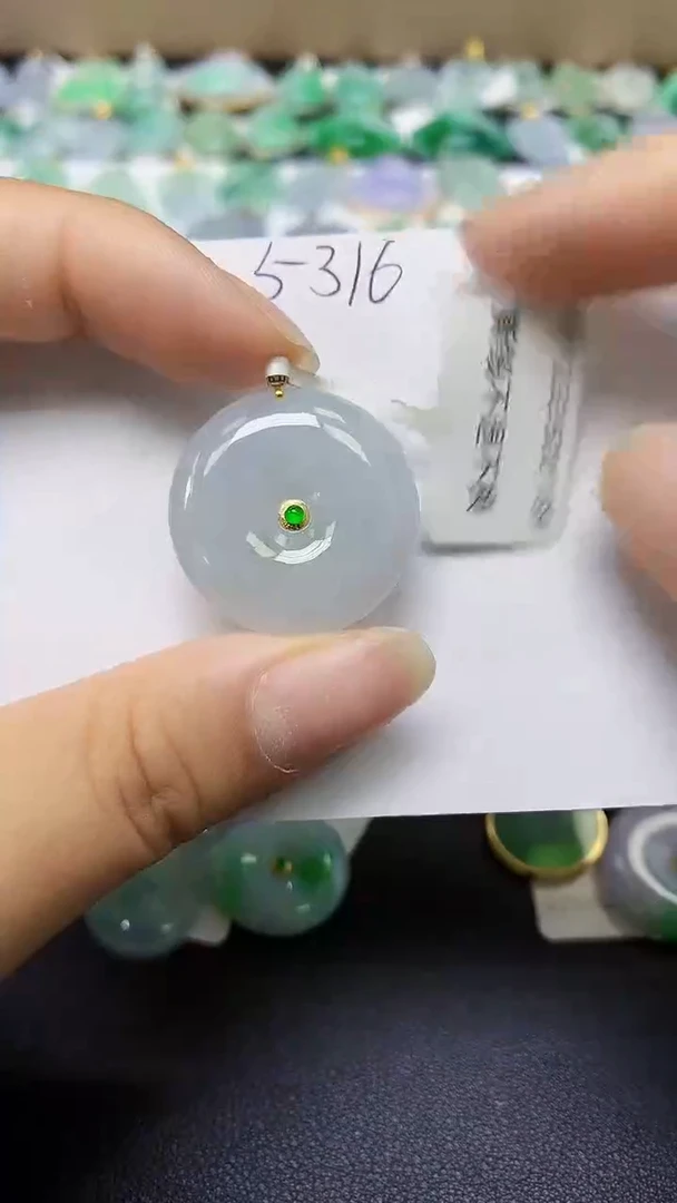 翡翠18K金镶嵌颈饰天然缅甸翡翠A货