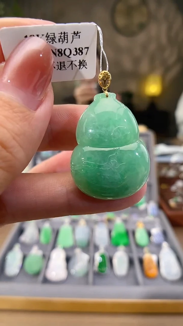 吊坠(不含链)18K金镶嵌翡翠葫芦