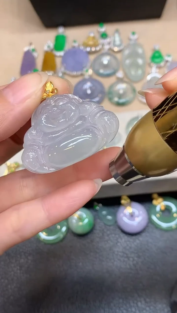 颈饰18K金镶嵌翡翠佛公【无服务费