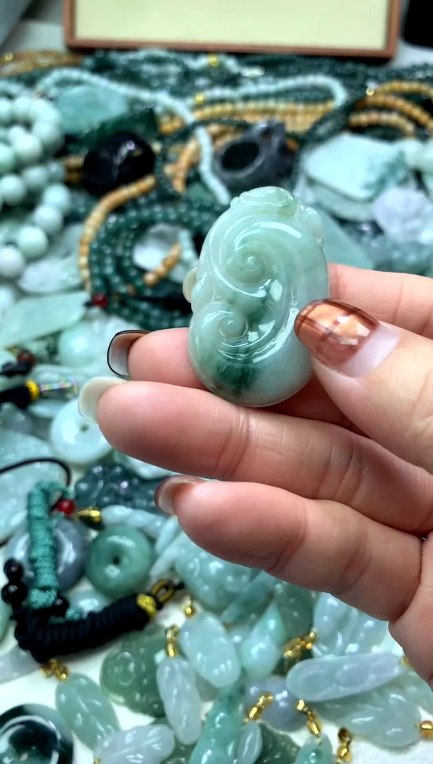 颈饰未镶嵌翡翠1