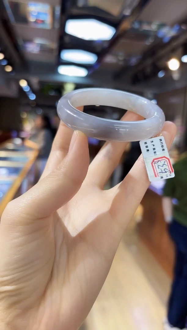 【闪购商品】和田玉53.5未镶嵌手镯微瑕