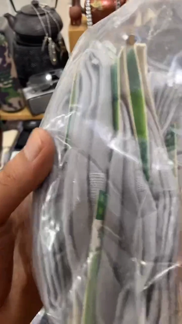 瓷片闪购商品  如图所示